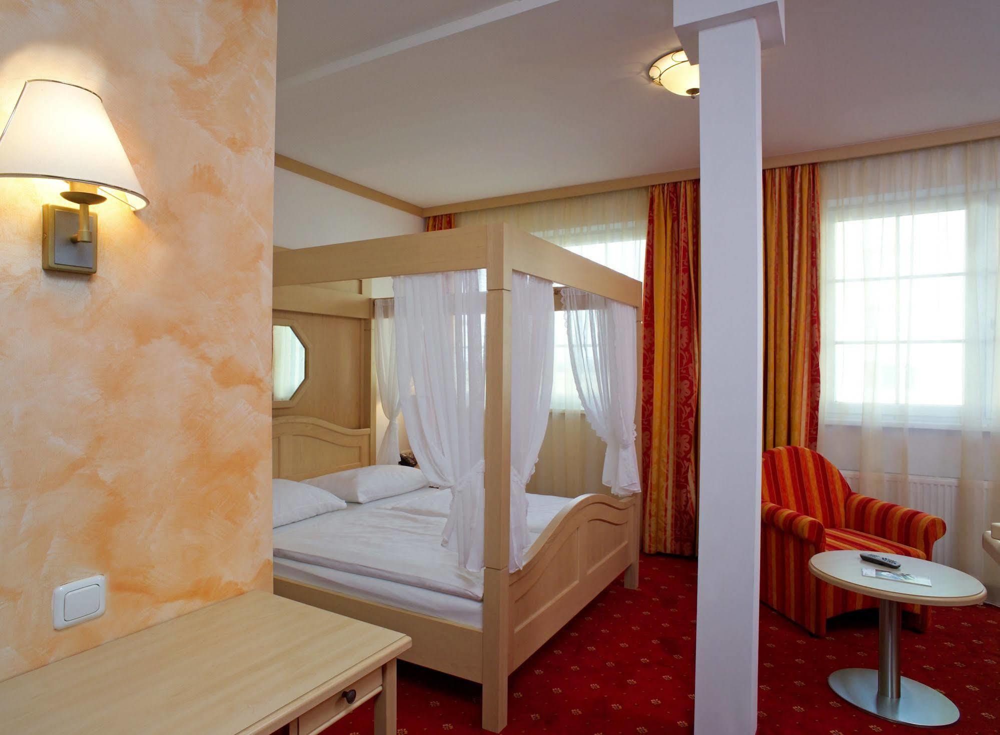 Hotel Restaurant Wallner I Contactless Check-In سانكت فالنتين المظهر الخارجي الصورة