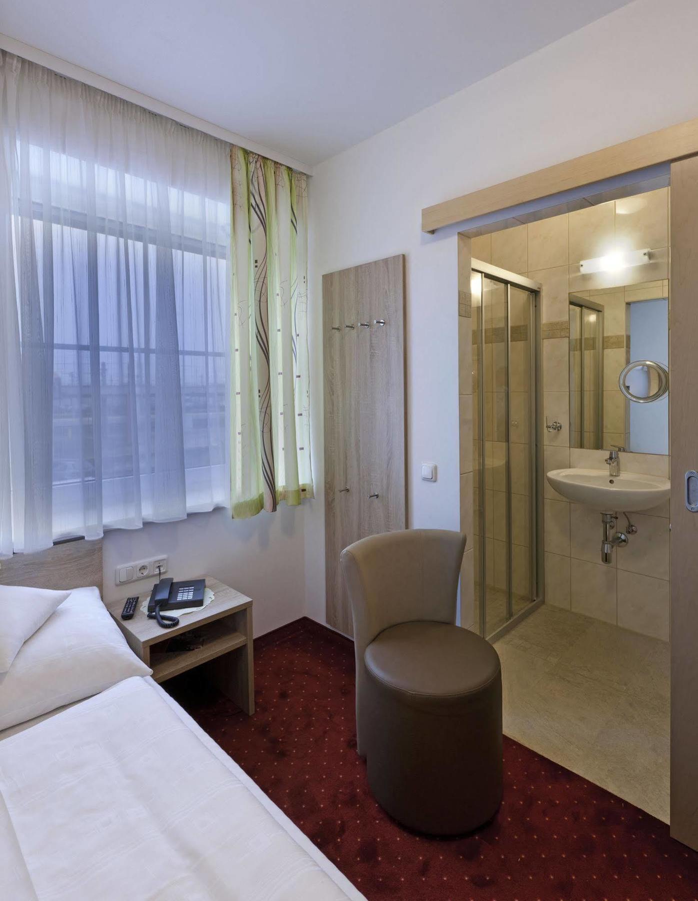 Hotel Restaurant Wallner I Contactless Check-In سانكت فالنتين المظهر الخارجي الصورة