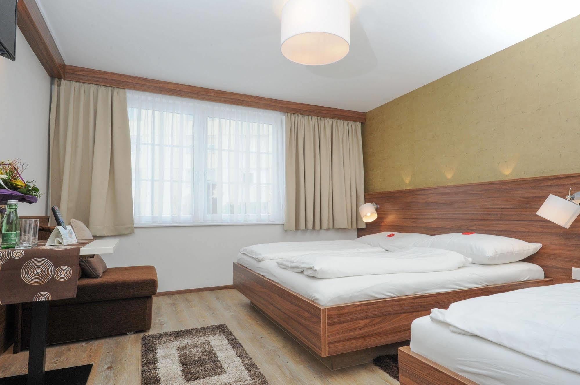 Hotel Restaurant Wallner I Contactless Check-In سانكت فالنتين المظهر الخارجي الصورة